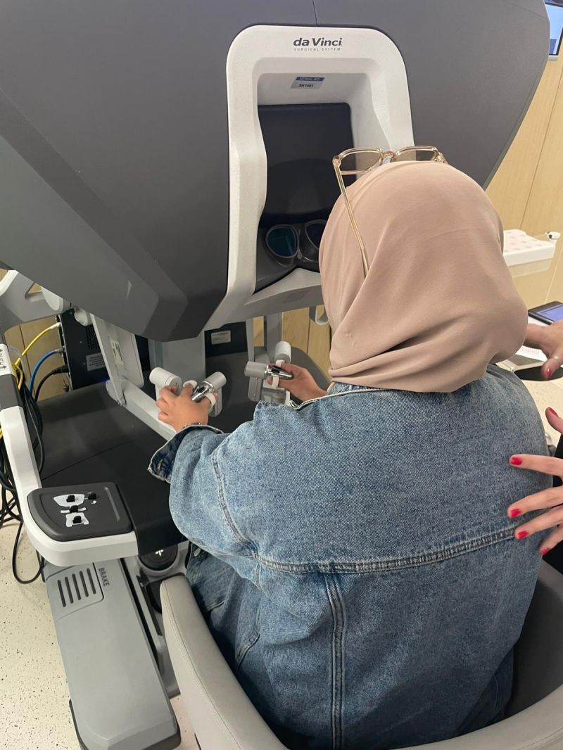 Hands-on session with the Da Vinci surgical system at ISLE Academy